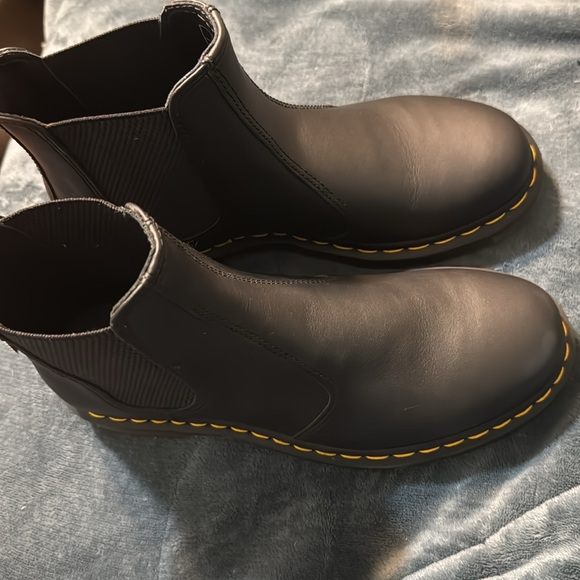 Dr Martens 2976 Chelsea Boot Women’s - Picture 2 of 6